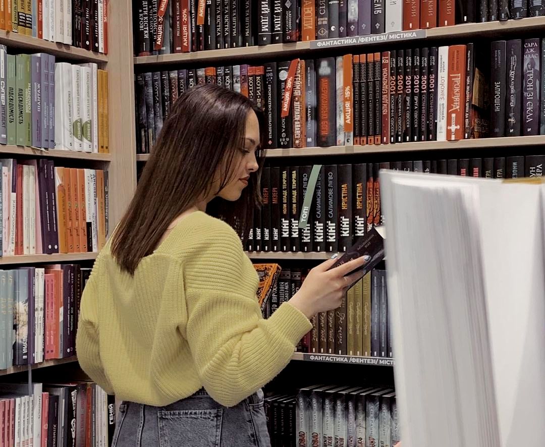 Катерина Ковалик - студентка ТНПУ та книжкова блогерка. Катерина Ковалик - студентка ТНПУ та книжкова блогерка.